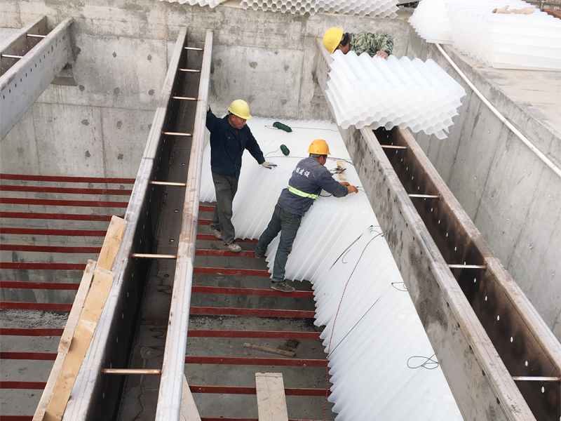 蜂窩斜管填料安裝現場